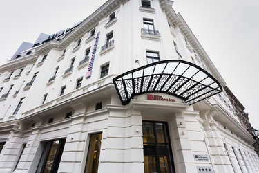 Circa 40 de hoteluri mari vor fi deschise în România în următorii 2 ani, investiții de peste 400 milioane euro. "Nu se va mai tolera ca unii să plătească angajații la negru sau gri."