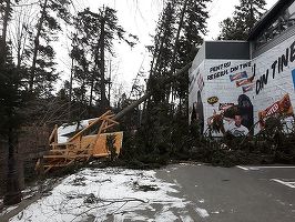 FOTO La Cota 2000 din Sinaia, rafalele de vânt au depășit 200 km/h 