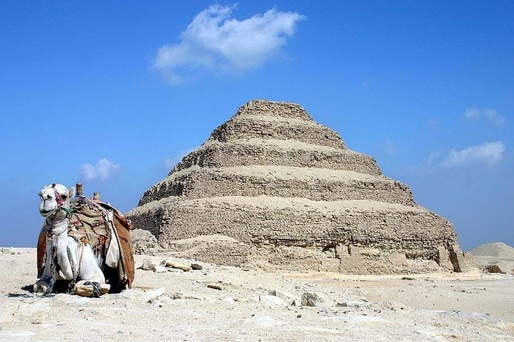 Piramida Djoser din Saqqara, cea mai veche...