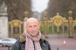 Actorul Mugur Mihăescu, proprietar a trei PUB-uri: Dacă statul român nu le sprijină în criză, multe baruri și restaurante vor falimenta în 1-3 luni și sute de mii de oameni vor rămâne pe drumuri