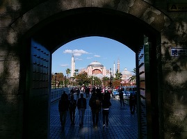 EXCLUSIV Regulile pentru turiști în Turcia: tot all inclusive, dar trebuie să stea doar la mese și să aștepte ospătarii. Acces în camere cu telefonul mobil, după ce vor fi testați de COVID 