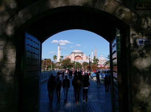EXCLUSIV Regulile pentru turiști în Turcia: tot all inclusive, dar trebuie să stea doar la mese și să aștepte ospătarii. Acces în camere cu telefonul mobil, după ce vor fi testați de COVID 