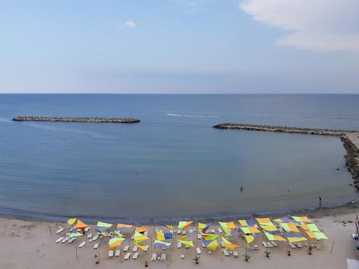 Numărul de rezervări pe litoral s-a triplat după ce Iohannis a anunțat că, de la 1 iunie, românii vor putea merge la plajă