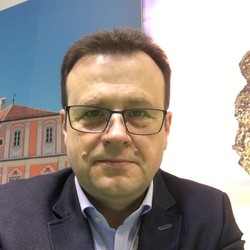 Copos instalează un nou director la Crowne Plaza, după plecarea Christinei Schillings