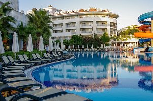 Femeile sunt cele care decid unde pleacă familia în vacanță și tot ele rezervă hotelul