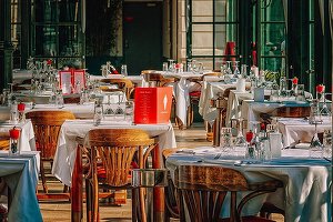 Calcule sumbre: Industria HoReCa va pierde 3 miliarde euro. Hoteluri la vânzare, închise sau în faliment. Lucrurile vor intra pe făgașul "scapă cine poate!"
