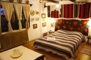 Minivacanța de 1 Decembrie la pensiuni: Turiștii au tot rezervat și anulat, iar cei care au venit în final au sunat abia cu 1-2 zile înainte. Ca să fie siguri de clienți, proprietarii de pensiuni cer acum avans pentru Crăciun și Revelion
