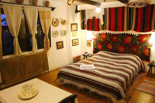 Minivacanța de 1 Decembrie la pensiuni: Turiștii au tot rezervat și anulat, iar cei care au venit în final au sunat abia cu 1-2 zile înainte. Ca să fie siguri de clienți, proprietarii de pensiuni cer acum avans pentru Crăciun și Revelion