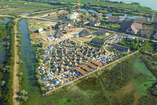Tranzacție - Grupul Eurolines, condus de Dragoș Anastasiu, preia cel mai mare camping cu cinema din Delta Dunării