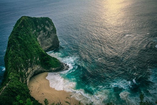 Indonezia își redeschide insulele turistice pentru vizitatori din 19 țări
