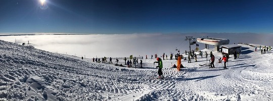 Sinaia, supraaglomerată în zona stației telegondolei. Apel: "Încercați taxi sau autobuz!"