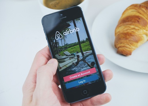 Airbnb ar putea accepta în curând plăți cu criptomonede