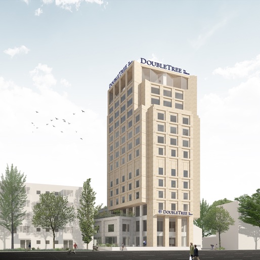 Primul hotel Hilton din Brașov, pregătit în fostul sediu BCR din oraș, cumpărat de investitori moldoveni, va fi deschis mai târziu decât termenul avansat inițial