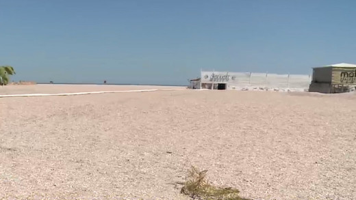 VIDEO Prima TV Șezlonguri și umbrele, chiar pe malul mării la Mamaia. Probleme însă cu beach-barurile