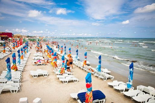 Patronat: 120.000 turiști sunt pe litoralul românesc în această perioadă. Nu sunt turiștii "de vină" pentru scăderea rezervărilor în România, nici prețul șezlongurilor, ci lipsa bugetelor de promovare