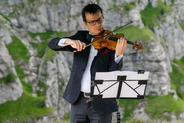 EXCLUSIV FOTO Violonistul Alexandru Tomescu a cumpărat celebra cabană Caraiman și are planuri de restaurare: Mă atrag obiectele vechi, cu istorie, pe care să le pot îngriji personal, să le salvez