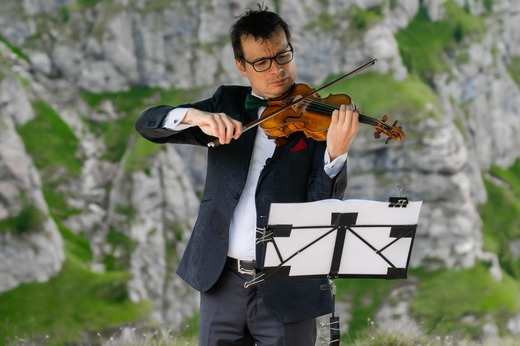 EXCLUSIV FOTO Violonistul Alexandru Tomescu a cumpărat celebra cabană Caraiman și are planuri de restaurare: Mă atrag obiectele vechi, cu istorie, pe care să le pot îngriji personal, să le salvez