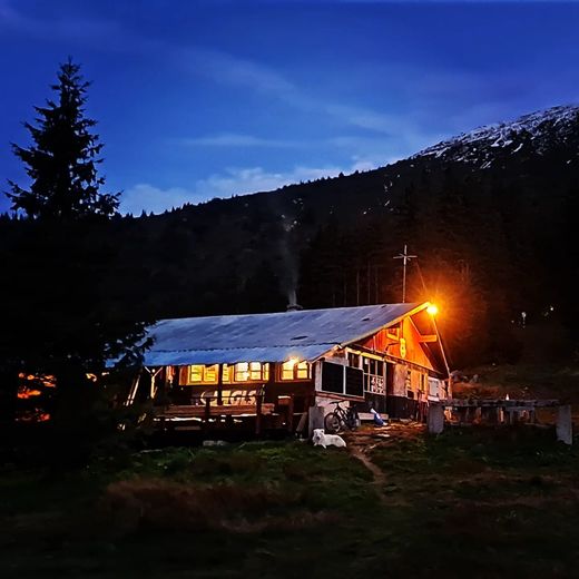 Cabana Bârcaciu - închisă pe perioadă nedeterminată. "Cultura montană nu există în România, nu avem ce să cerem."