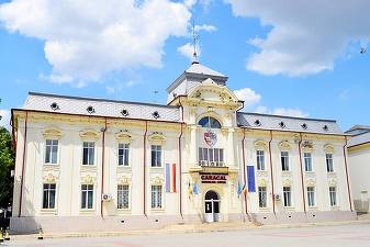 Caracalul jubilează după ce a ajuns stațiune turistică. Planul pentru turiști