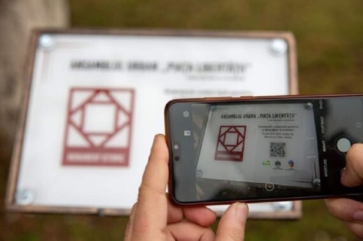 Plăcuțele clasice de promovare turistică, înlocuite cu unele care conțin cod QR