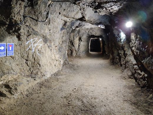 O parte din catacombele Brașovului vor fi redeschise pentru public. Au fost folosite până acum de oamenii străzii și tineri în căutare de distracție