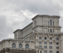 Primăria Capitalei vrea să cumpere 3.200 de ghiduri turistice în limba engleză despre Capitală