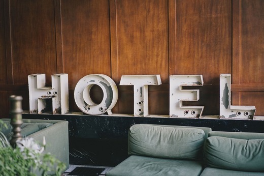 Revenire semnificativă a pieței hoteliere din București. Rata de ocupare a hotelurilor, printre cele mai ridicate din Europa Centrală și de Est, la doar 5% sub anul premergător pandemiei