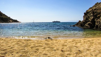 Construcțiile ilegale, o mare problemă pe plajele grecești