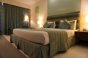 Camerele de hotel din SUA și Europa s-au scumpit drastic. Prețurile din Paris, majorate cu 50%