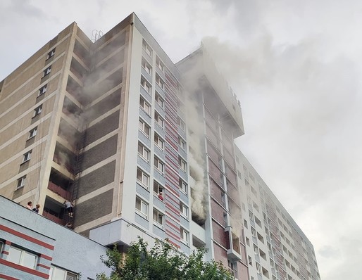 FOTO Incendiu violent la un hotel din Băile Felix, peste 500 de turiști evacuați