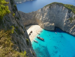 Amendă uriașă primită de o agenție de turism autohtonă după vacanța ratată a unei familii de români în Grecia