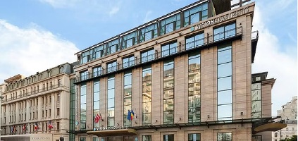 CONFIRMARE FOTO Anja Graf, "regina supremă a apartamentelor" și vedetă la "Arena Leilor", deschide complexul în locul Ramada, unde a filmat Sergiu Nicolaescu și a fost cazat Păstorel Teodoreanu. Cum arată