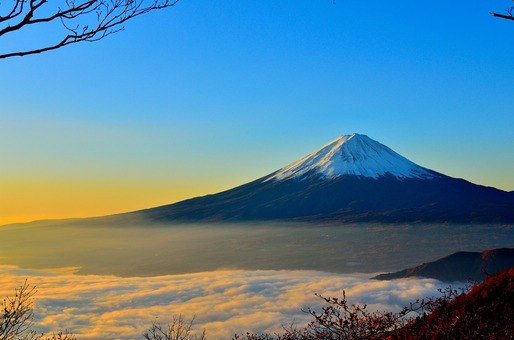 Japonia introduce o taxă și un plafon zilnic de vizitatori la Muntele Fuji, pentru a reduce poluarea