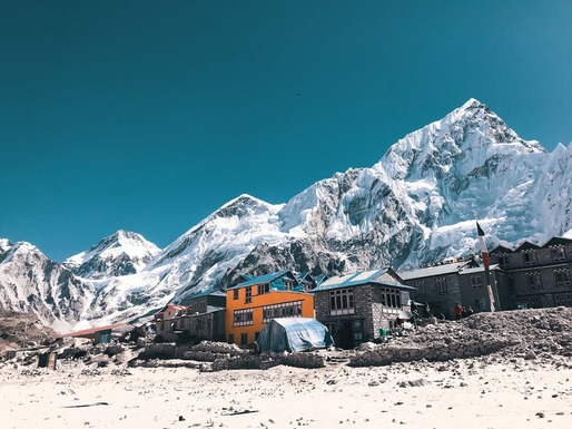 China redeschide accesul străinilor pe Muntele Everest