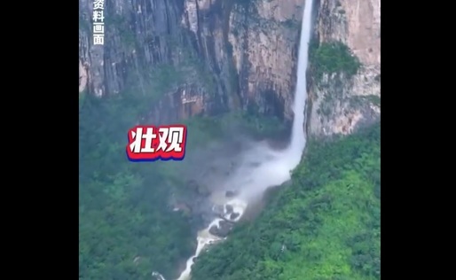 VIDEO O cascadă faimoasă din China este alimentată de o țeavă de apă