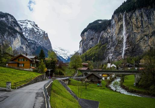 Un sat elvețian este atât de frumos încât vrea să taxeze intrarea turiștilor