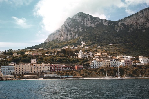 Italia ridică Interdicția de intrare a turiștilor în insula Capri