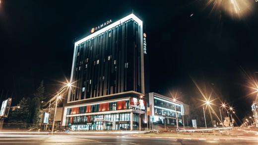 EXCLUSIV MaxyGo, cu acționari din zona brokerajului în asigurări și care a cumpărat o agenție de turism, intră în hotelărie cu o clădire impozantă