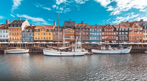 În timp ce unele orașe iau măsuri drastice împotriva turismului excesiv, Copenhaga oferă recompense turiștilor