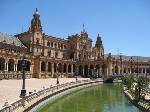Nou atac la adresa supraturismului în Spania. Cutiile pentru cheile apartamentelor turistice din Sevilla, mânjite cu excremente