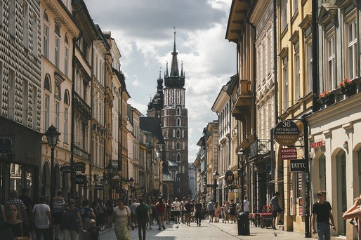 FOTO România este promovată turistic în mijloacele de transport public din Varșovia și Cracovia