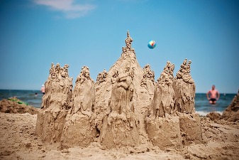 Plaja din Mamaia, din nou afectată de cliffing 