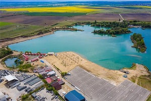 Sute de tone de nisip și palmieri pe ”Litoralul Vestului” pentru împrospătare