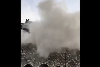 VIDEO Panică printre turiști, un turn vechi de peste 600 de ani s-a prăbușit într-un oraș istoric din China