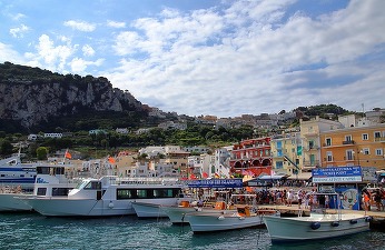 Primarul insulei Capri a interzis abordarea turiștilor pe stradă pentru a le arăta meniurile localurilor
