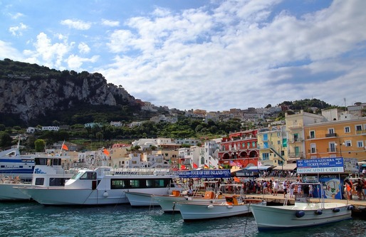 Primarul insulei Capri a interzis abordarea turiștilor pe stradă pentru a le arăta meniurile localurilor