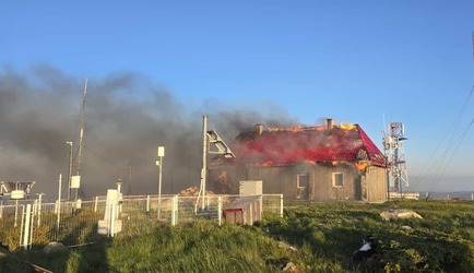 VIDEO Cabana Vlădeasa, distrusă de un incendiu. A ars și stația meteorologică