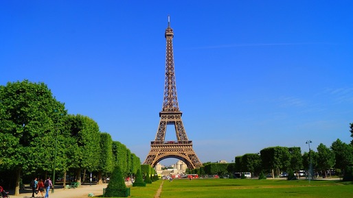 Cel mai înalt nivel al Turnului Eiffel, închis din cauza căldurii extreme 