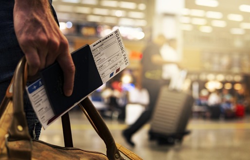 Pasagerii care călătoresc prin anumite aeroporturi nu vor mai fi obligați să se descalțe la controlul de securitate