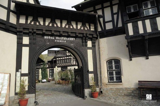 ULTIMA ORĂ FOTO Famila Regală a României scoate la vânzare un hotel celebru, lângă Peleș. Hotelul „Furnica”, ofertat cu aproape 4 milioane euro